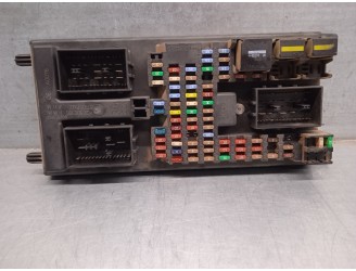 Recambio de caja reles / fusibles para land rover discovery 2.7 td v6 cat referencia OEM IAM YQE500300 519051502 