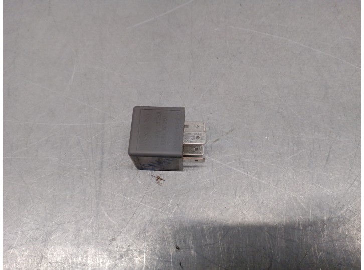 Recambio de rele para seat toledo (1m2) 1.9 tdi referencia OEM IAM 1J0906381A 