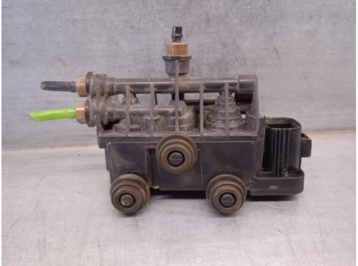 Recambio de centralita suspension para land rover discovery 2.7 td v6 cat referencia OEM IAM RVH000095 