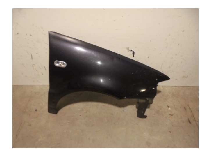 Recambio de aleta delantera derecha para volkswagen polo berlina (6n2) 1.4 16v referencia OEM IAM 6N0821022G NEGRA 