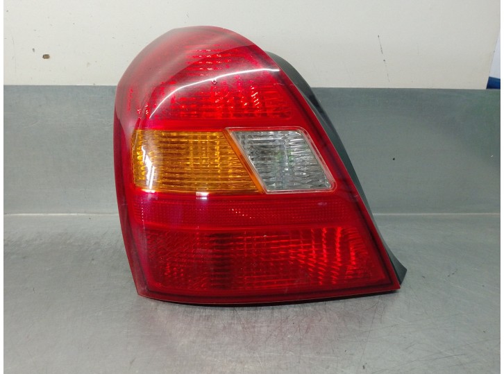 Recambio de piloto trasero izquierdo para hyundai elantra (xd) 2.0 crdi cat referencia OEM IAM 924012D0 DE ALETA 5 PUERTAS