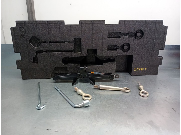 Recambio de util rueda repuesto para mazda cx-5 2.2 turbodiesel cat referencia OEM IAM KD53688MXB KD53688MXB 