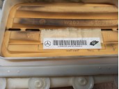 Recambio de guarnecido puerta delantera derecha para mercedes-benz clase c (w203) berlina 2.2 cdi cat referencia OEM IAM A203720