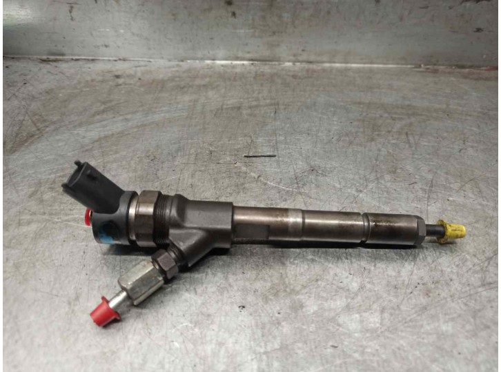 Recambio de inyector para toyota yaris (ncp1/nlp1/scp1) 1.4 turbodiesel cat referencia OEM IAM 2367033010 0445110085 BOSCH