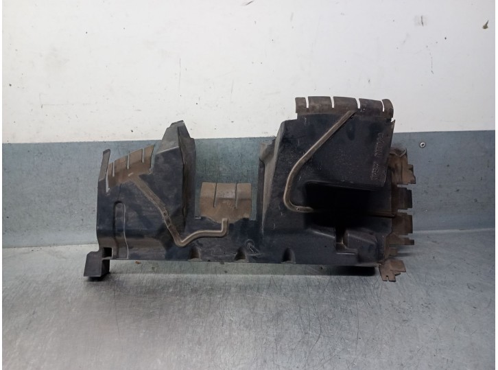 Recambio de moldura para peugeot 5008 (0u_, 0e_) 1.6 hdi referencia OEM IAM 9686133980 7104LJ 