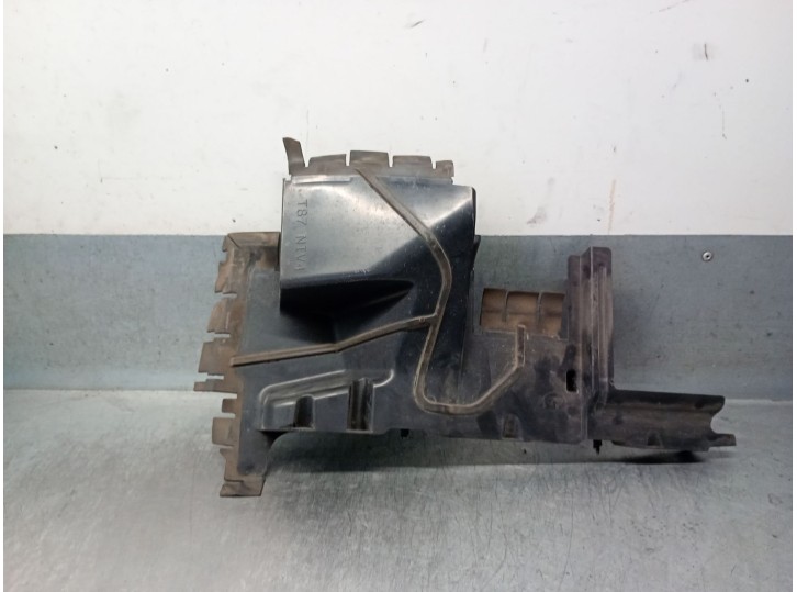 Recambio de moldura para peugeot 5008 (0u_, 0e_) 1.6 hdi referencia OEM IAM 9670111980 7104LG 