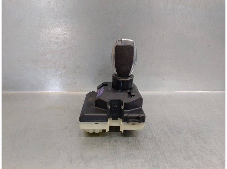 Replacement ignition switch for Mercedes-Benz C-Class (W205) sedan 2.0 CGI cat OEM IAM reference A2059008010 