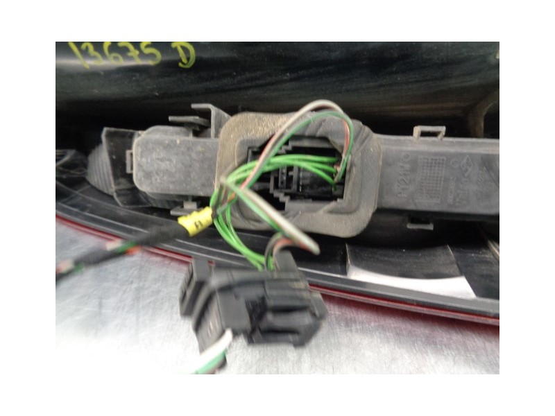Recambio de piloto trasero derecho para renault espace iv (jk0) 2.2 dci turbodiesel referencia OEM IAM 8200027152  