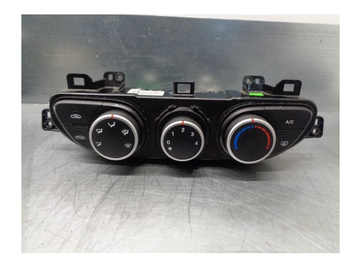 Replacement heater / air conditioning control for Hyundai i10 1.0 CAT OEM IAM reference 97250B9AA0PGB C329QADAA02 