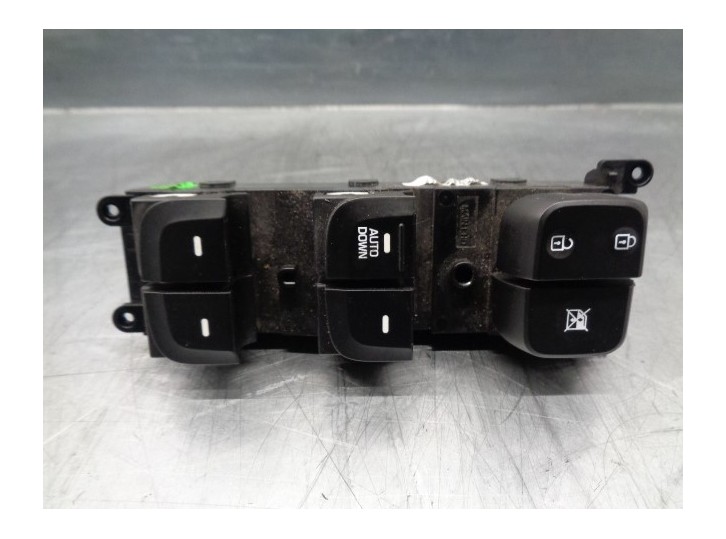 Replacement front left window lift switch for Hyundai i10 1.0 CAT OEM IAM reference 93570B4010 299122843 299122840