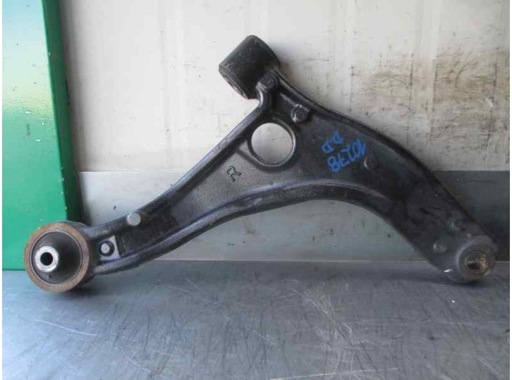 Recambio de brazo suspension inferior delantero derecho para opel movano b kasten/combi 2.3 cdti referencia OEM IAM 16027FDB 