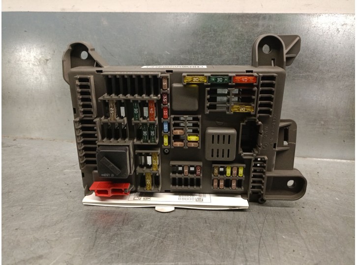 Recambio de caja reles / fusibles para bmw x5 (e70) 3.0 turbodiesel cat referencia OEM IAM 518954020A  693168703