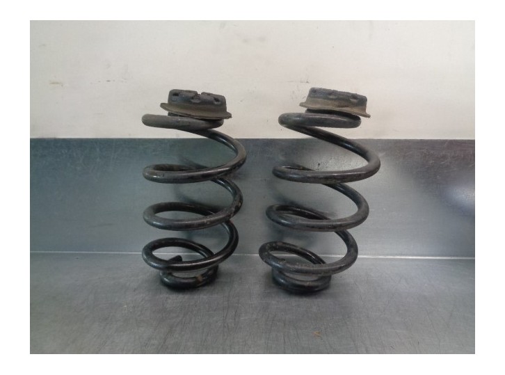 Replacement suspension spring for Nissan Juke (F15) 1.6 16V OEM IAM reference 550201KD0A 