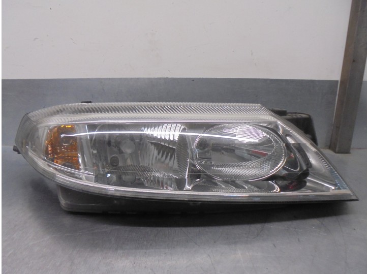 Recambio de faro derecho para renault laguna ii (bg0) 1.8 cat referencia OEM IAM 8200002847 89004686 VALEO