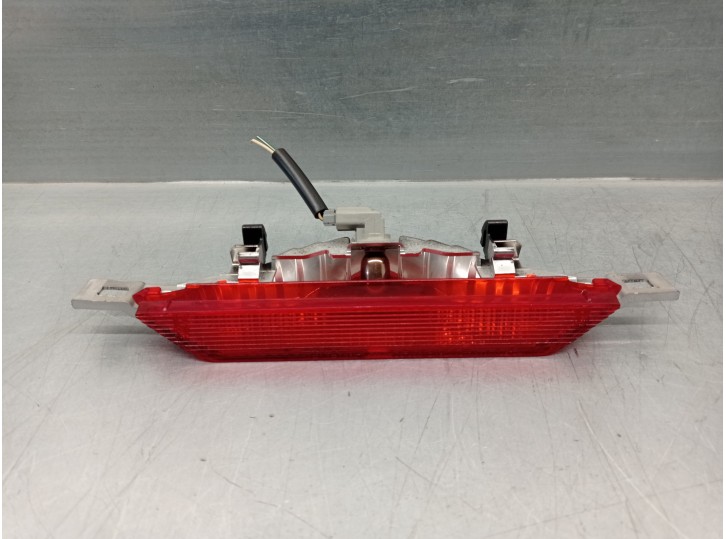 Replacement center brake light for Toyota Corolla (E12) 2.0 Turbodiesel CAT OEM IAM reference 8157002110 