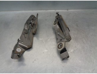 Replacement tailgate hinge for Mazda 3 Saloon (BL) 2.2 turbodiesel cat OEM IAM reference 
