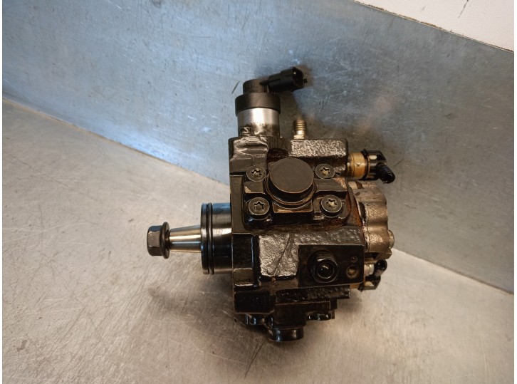 Recambio de bomba inyeccion para kia cee´d 1.6 crdi cat referencia OEM IAM 331002A410 0445010124 BOSCH