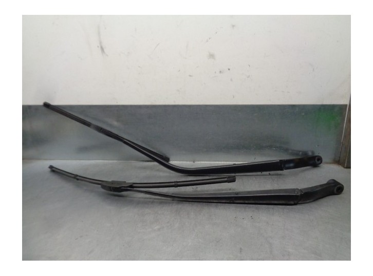 Replacement front right wiper arm for Mazda 3 Sedan (BL) 2.2 Turbodiesel CAT OEM IAM reference BBP367321 
