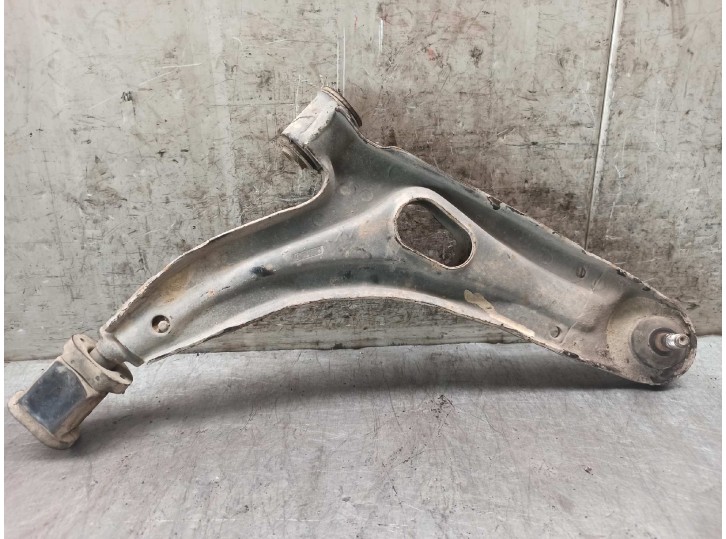Replacement front right lower suspension arm for Fiat Uno (146) 1.1 OEM IAM reference 