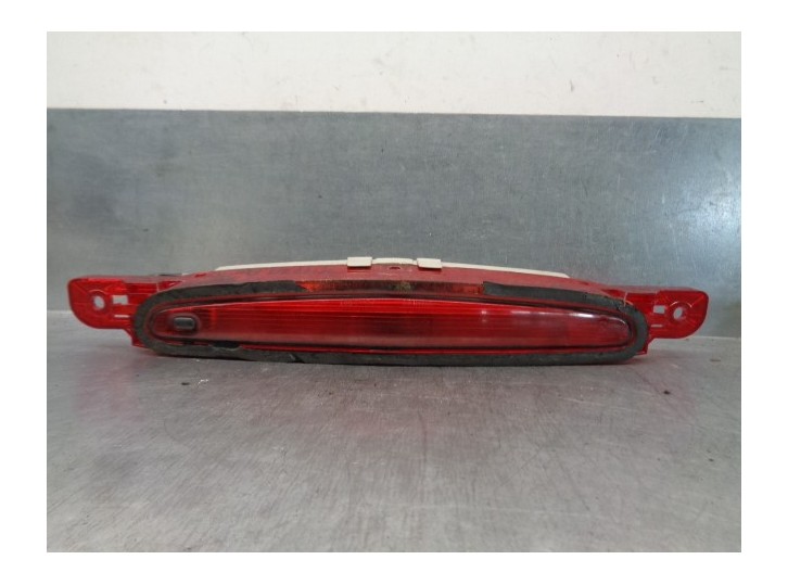 Replacement center high-mounted stop light for Mazda 3 Saloon (BL) 2.2 turbodiesel cat OEM IAM reference BBM551580H 