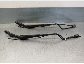 Recambio de brazo limpia delantero derecho para iveco c35 (1997 - ...) 2.8 referencia OEM IAM 504023733 504023733 VALEO