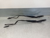 Recambio de brazo limpia delantero derecho para iveco c35 (1997 - ...) 2.8 referencia OEM IAM 504023733 504023733 VALEO