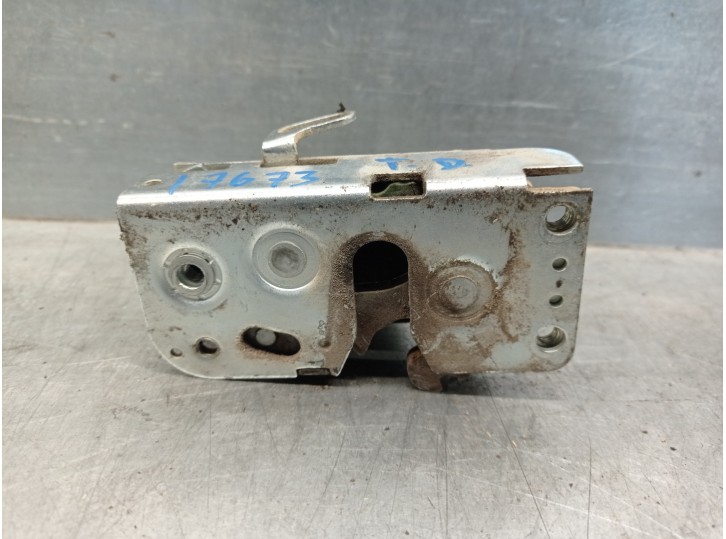 Recambio de cerradura puerta trasera derecha para iveco c35 (1997 - ...) 2.8 referencia OEM IAM 500329770  5 PUERTAS