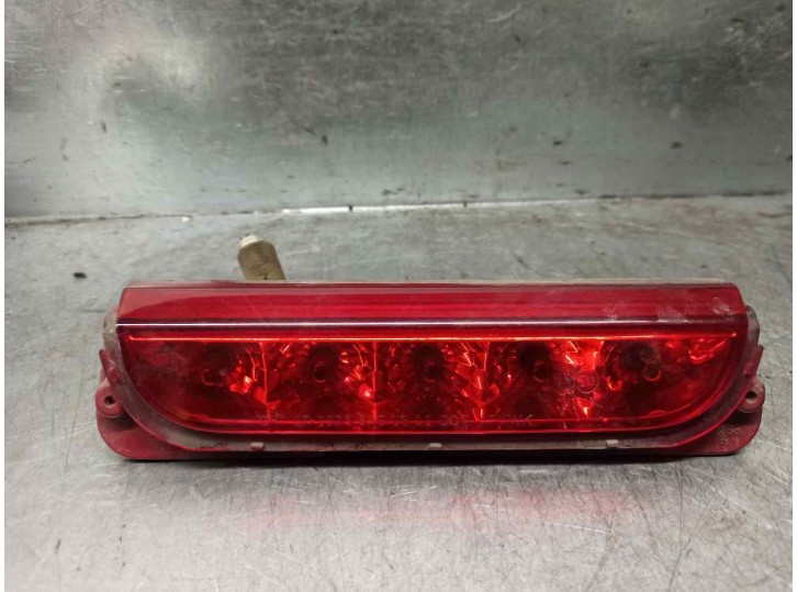 Recambio de luz central de freno para chevrolet nubira berlina 2.0 diesel cat referencia OEM IAM 94515115  