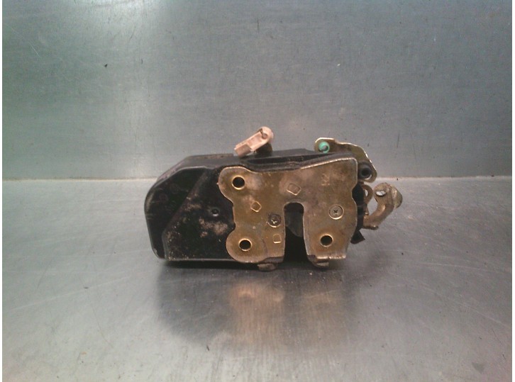 Recambio de cerradura puerta delantera derecha para jeep commander 3.0 crd cat referencia OEM IAM 55396531AC 4 PINES 5 PUERTAS