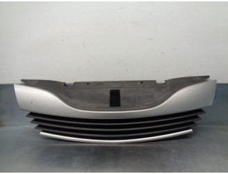 Recambio de rejilla delantera para renault laguna ii (bg0) 1.6 referencia OEM IAM 8200012581 