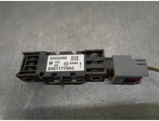 Recambio de sensor impacto para jeep commander 3.0 crd cat referencia OEM IAM 04671779AC 3327303058 BOSCH