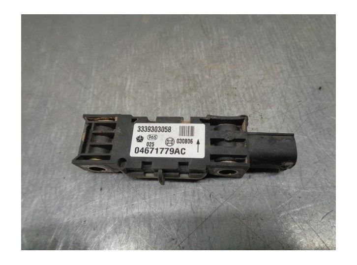 Recambio de sensor impacto para jeep commander 3.0 crd cat referencia OEM IAM 04671779AC 3327303058 BOSCH