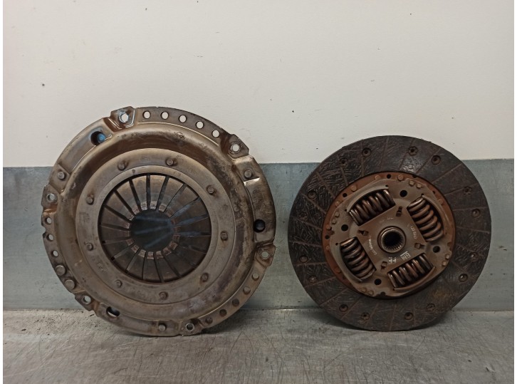 Recambio de kit embrague para opel vectra b berlina 2.0 dti referencia OEM IAM 664023  