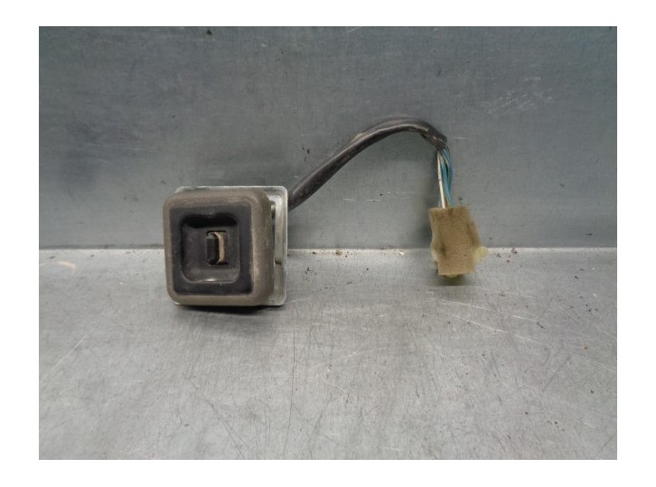 Recambio de mando elevalunas trasero izquierdo para mg serie 400 (xw) referencia OEM IAM YUF10057  