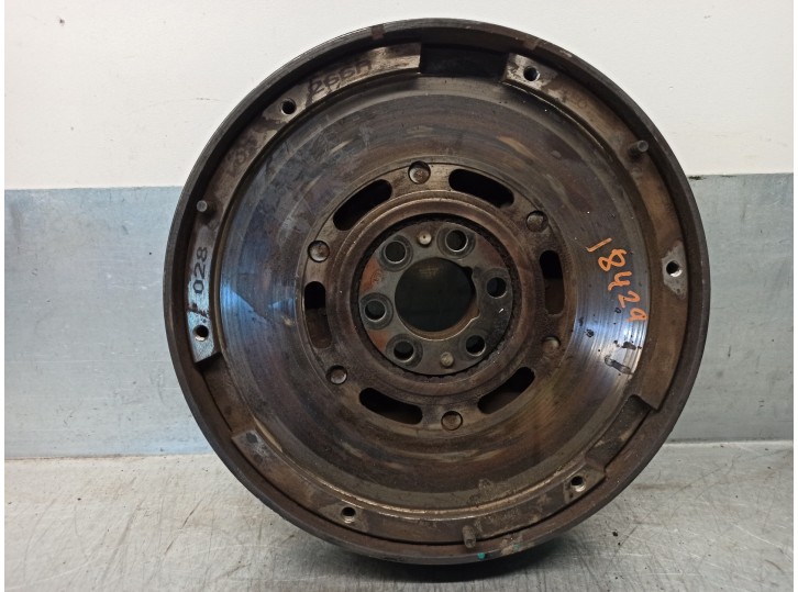 Recambio de volante motor para audi a4 avant (b5) 1.9 tdi referencia OEM IAM 028105266A  