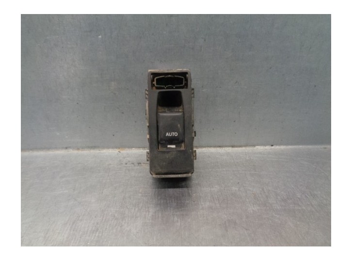 Recambio de mando elevalunas delantero derecho para jeep commander 3.0 crd cat referencia OEM IAM 04602786AA  