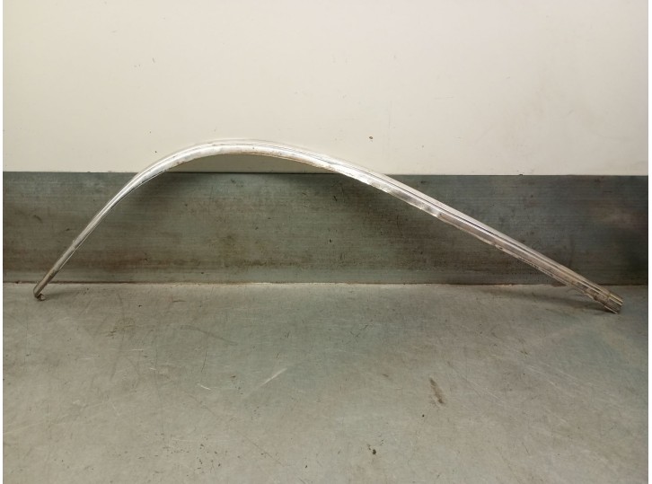 Recambio de molduras traseras para mercedes-benz clase e (w114/w115) berlina 3.0 diesel referencia OEM IAM M110982  