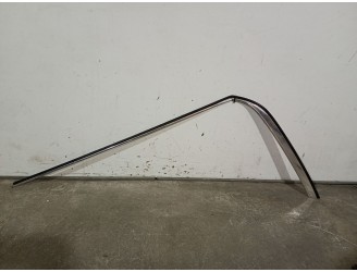 Recambio de molduras delanteras para mercedes-benz clase e (w114/w115) berlina 3.0 diesel referencia OEM IAM M110982  