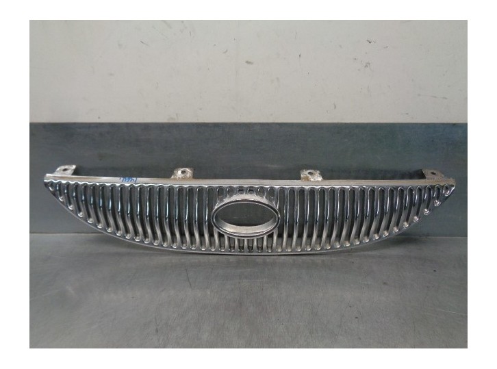 Replacement front grille for Hyundai Lantra (J2) 1.6 GLS OEM IAM reference 