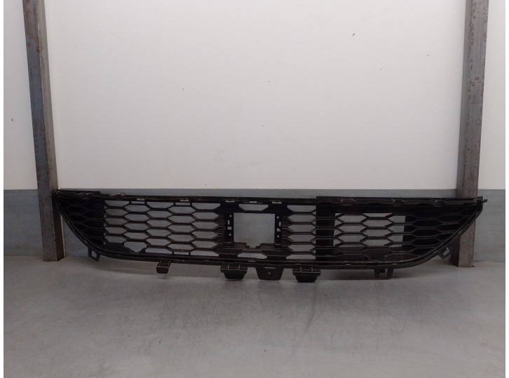 Replacement front grille for Fiat Punto Saloon (188) 1.2 CAT OEM IAM reference 601971468R 