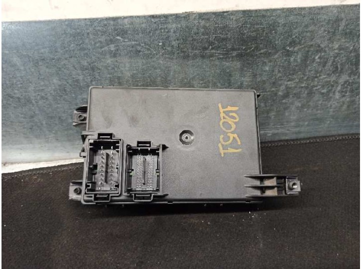 Recambio de caja reles / fusibles para opel corsa d 1.3 16v cdti referencia OEM IAM 13382214 28312474 DELPHI