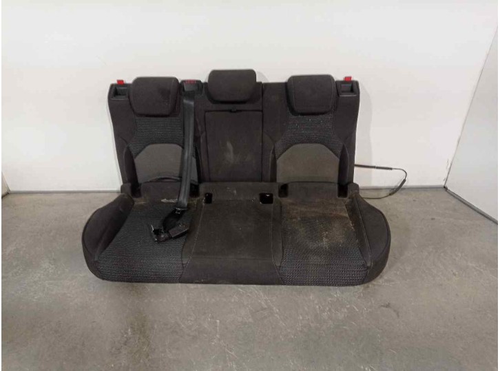 Recambio de asientos traseros para seat leon st (5f8) 2.0 tdi referencia OEM IAM 4737461 CUERO Y TELA GRIS 5 PUERTAS