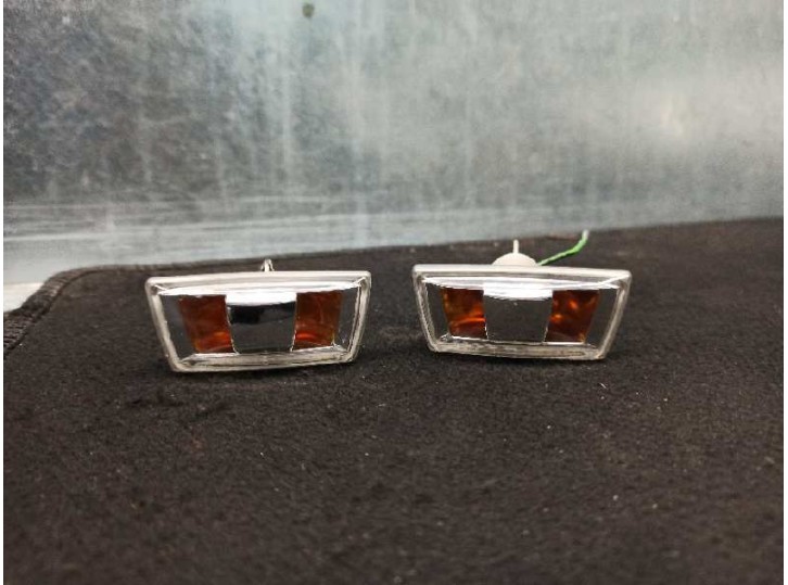 Recambio de piloto lateral derecho para opel corsa d 1.3 16v cdti referencia OEM IAM 13252455 