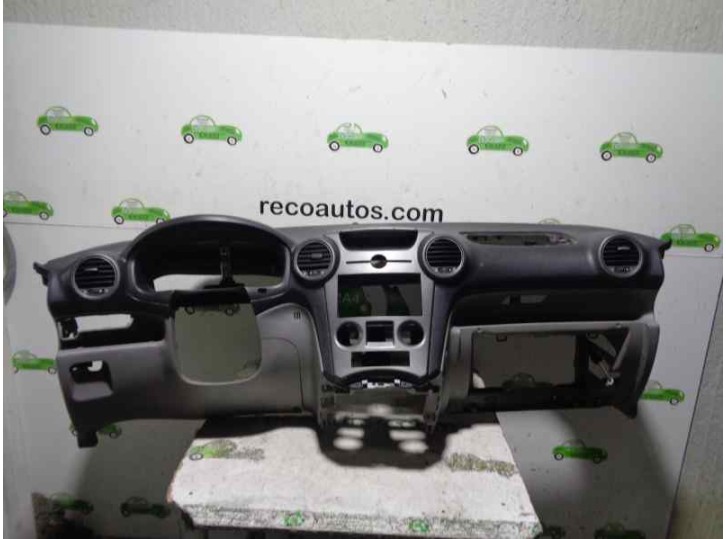 Recambio de salpicadero para kia carens (un) 2.0 crdi referencia OEM IAM 847101D000RU NEGRO Y GRIS 