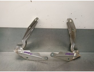 Replacement hood hinge for Chrysler Sebring (JR) 2.0 OEM IAM reference 770AC2771 