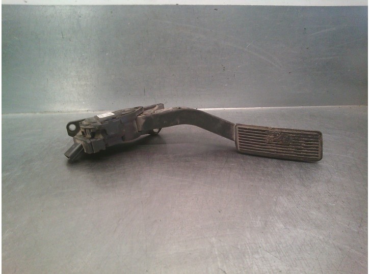 Recambio de potenciometro pedal para jeep commander 3.0 crd cat referencia OEM IAM 53013902AB 6PV93390320 HELLA