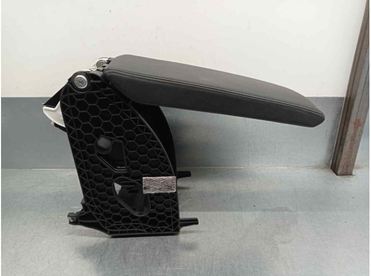 Recambio de apoyabrazos central para skoda superb combi (3v5) 2.0 tdi referencia OEM IAM 3V0864207A 