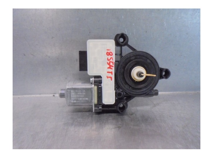 Recambio de motor elevalunas trasero izquierdo para seat leon st (5f8) 2.0 tdi referencia OEM IAM 5Q0959811E 5 PINES 5 PUERTAS