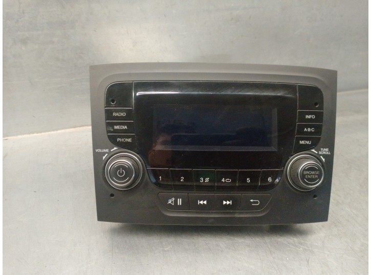 Replacement audio system / CD radio for Fiat Doblo II (152) 1.3 16V JTD CAT OEM IAM reference 07356340010 A2C9751520100022143