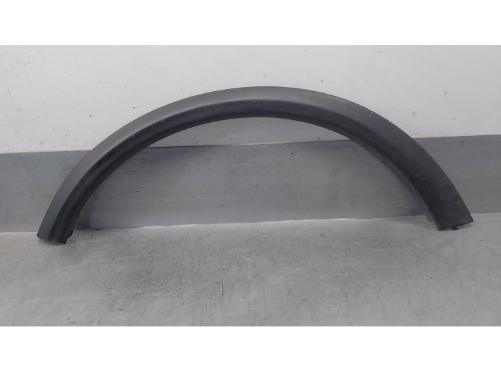 Recambio de molduras traseras para volvo c30 1.6 diesel cat referencia OEM IAM 30744045  